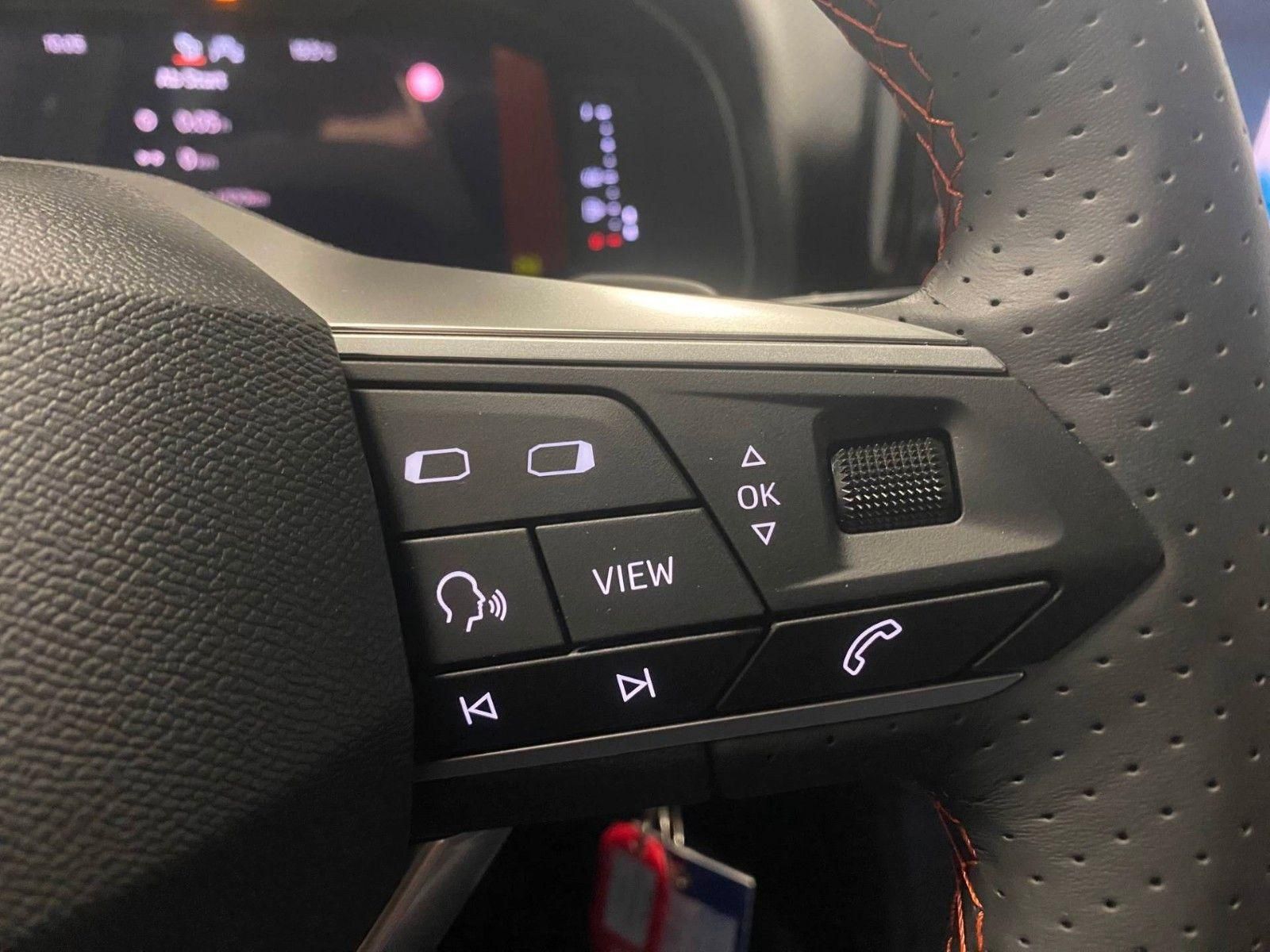 Fahrzeugabbildung SEAT Arona 1.5 TSI FR DSG GARANTIE 5+ACC+AHK+Spurwech