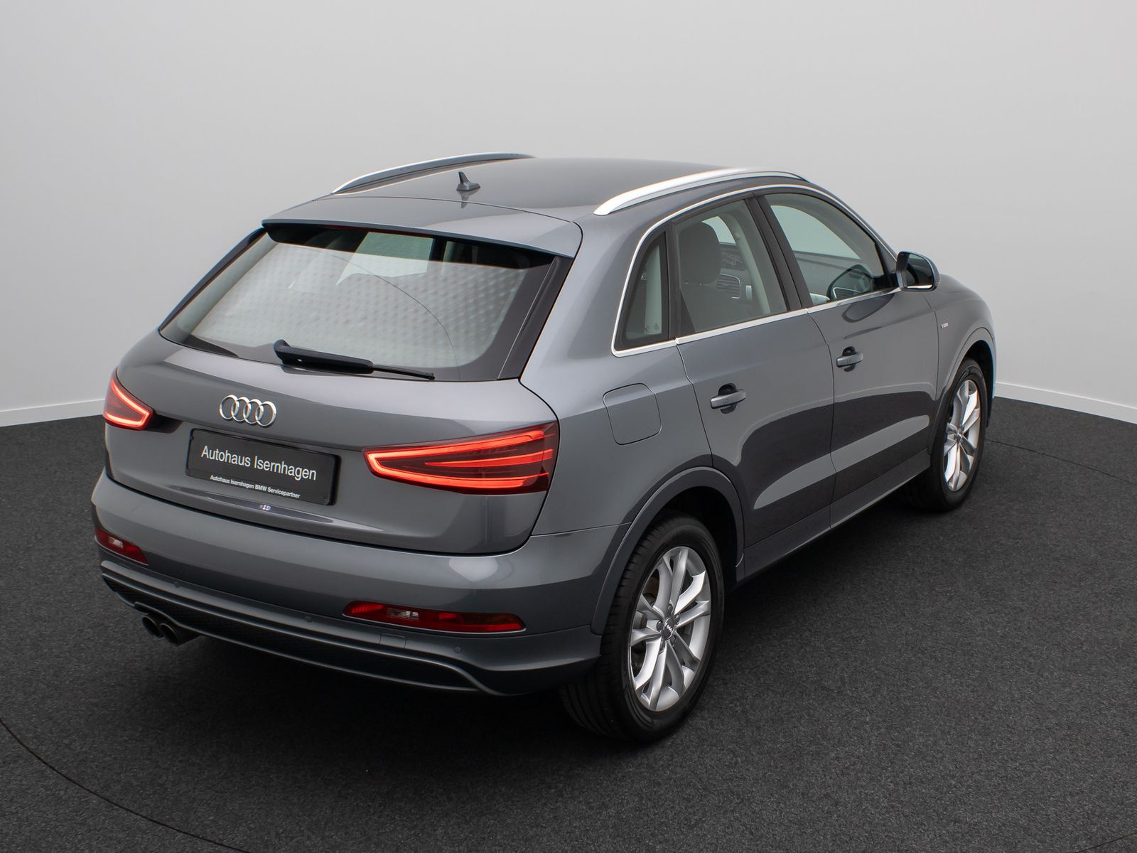 Fahrzeugabbildung Audi Q3 1.4 S Line Tempomat PDC BiXenon Sportsitz 18"
