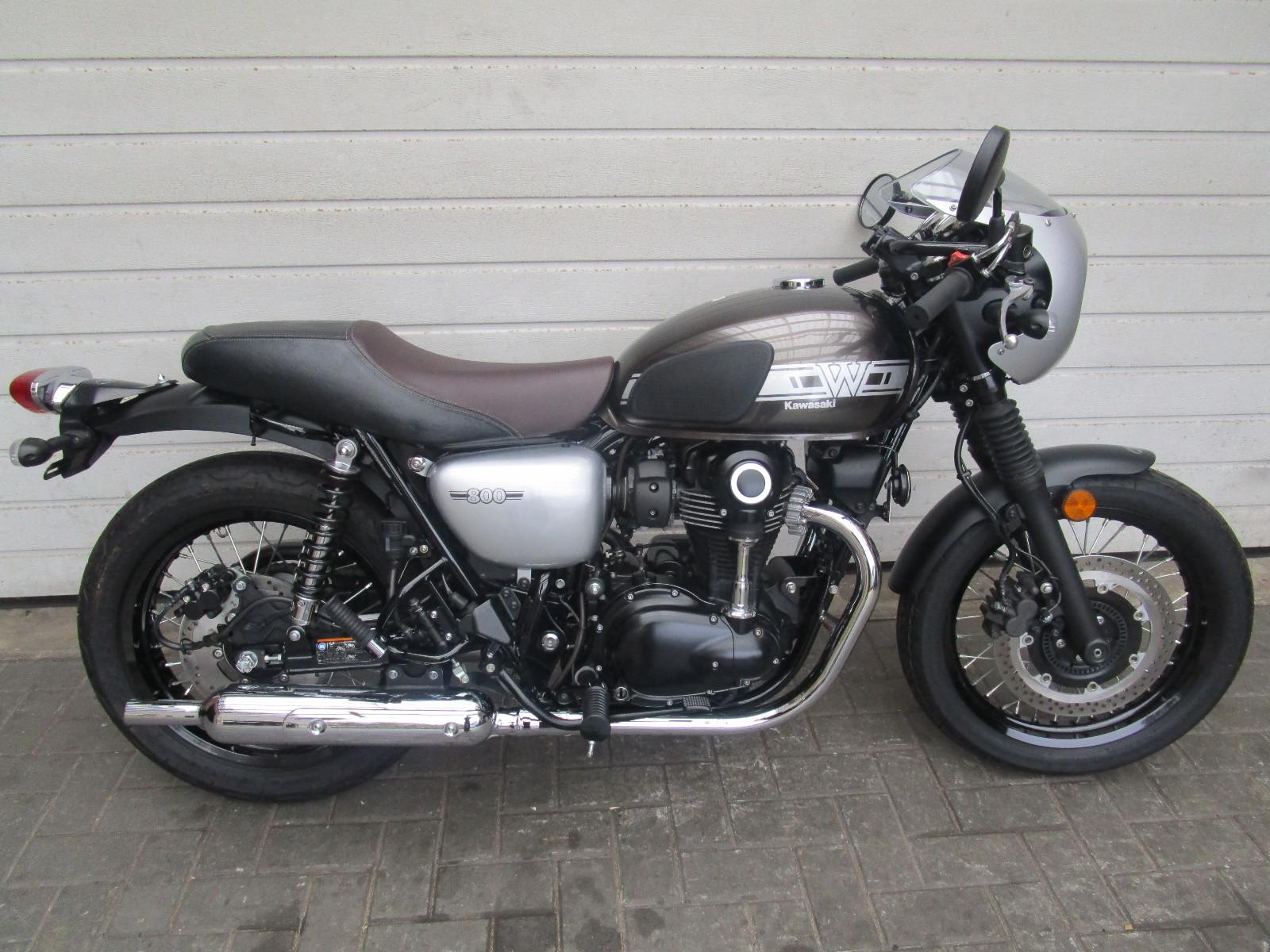 Kawasaki W 800  Cafe Racer /`23      1985 km   Sehr schön
