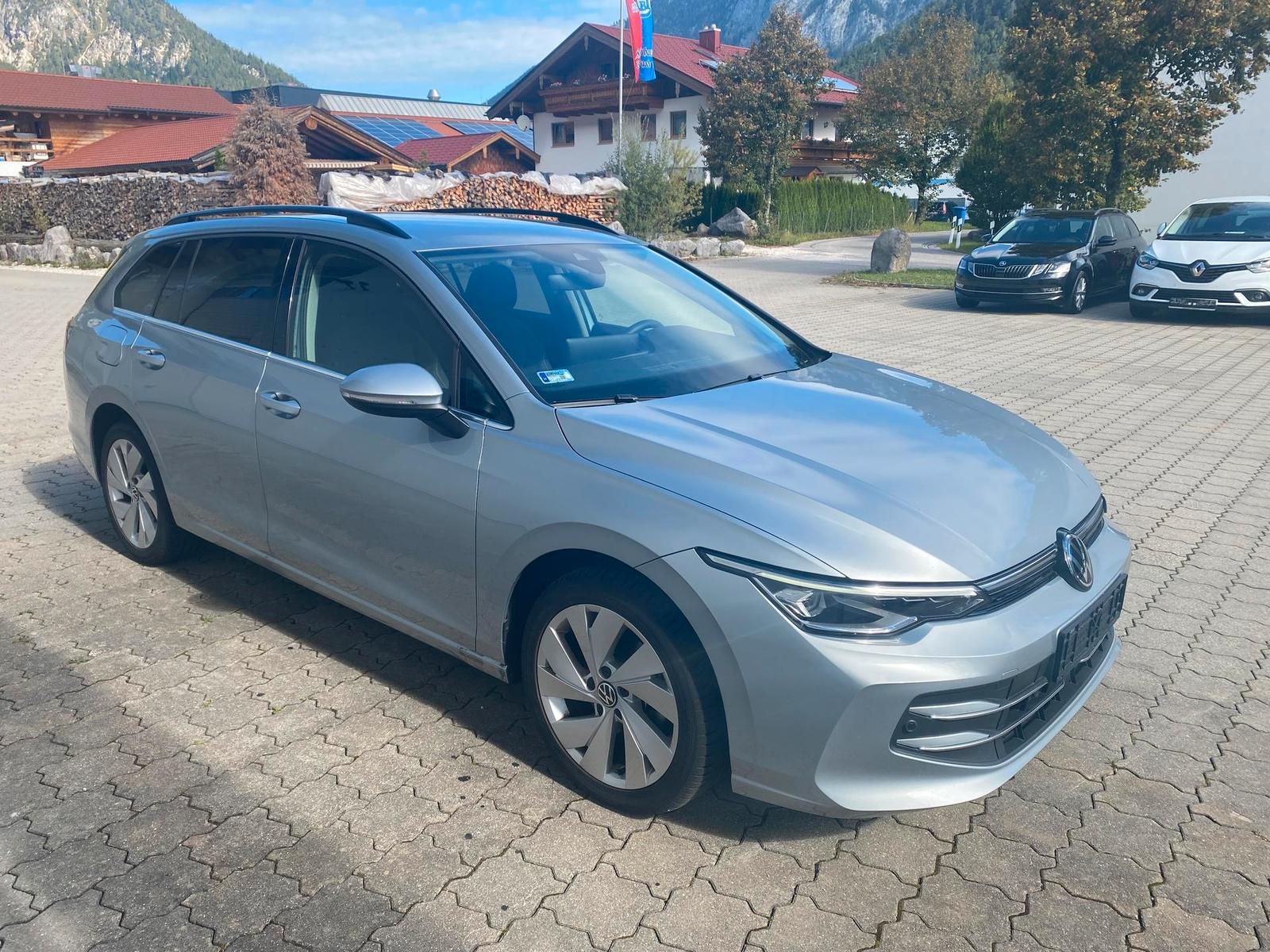 Volkswagen Golf VIII 1.5 eTSI Style DSG,R-Cam,AppCon.,SH...