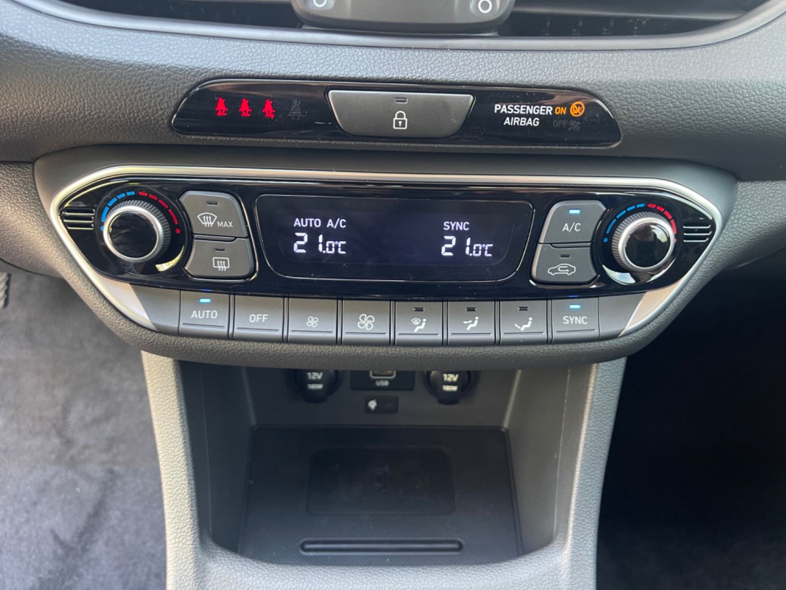 Fahrzeugabbildung Hyundai i30 FL 1.5 T-GDI iMT TREND NAVI SHZ LHZ