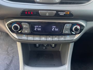 Fahrzeugabbildung Hyundai i30 FL 1.5 T-GDI iMT TREND NAVI SHZ LHZ