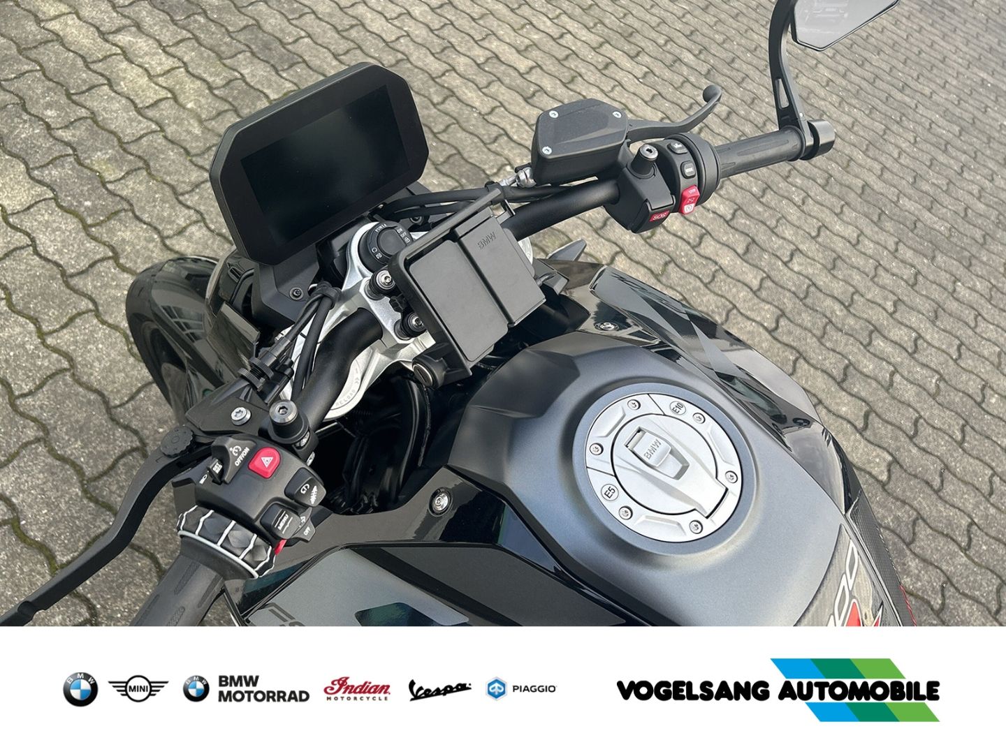 Fahrzeugabbildung BMW F 900 R Tripleblack, Komfort-Paket, Dynamik-Pake