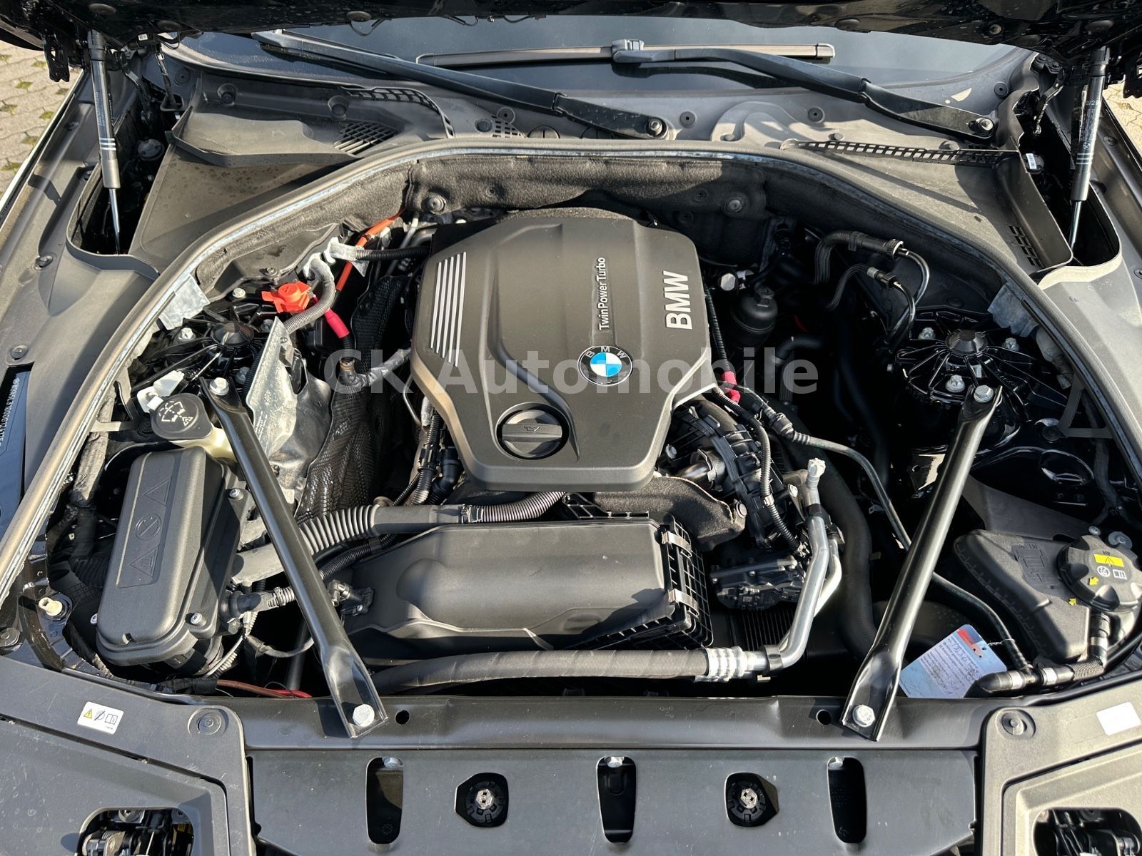 Fahrzeugabbildung BMW 520d Touring M-Sport/Shadow-Line/Navi/Pano/Kam.