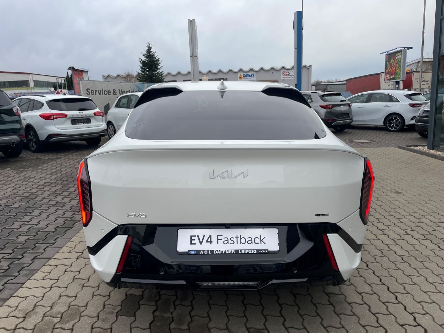 Fahrzeugabbildung Kia EV4 Fastback Kamera Schiebedach Sitzbelüftung