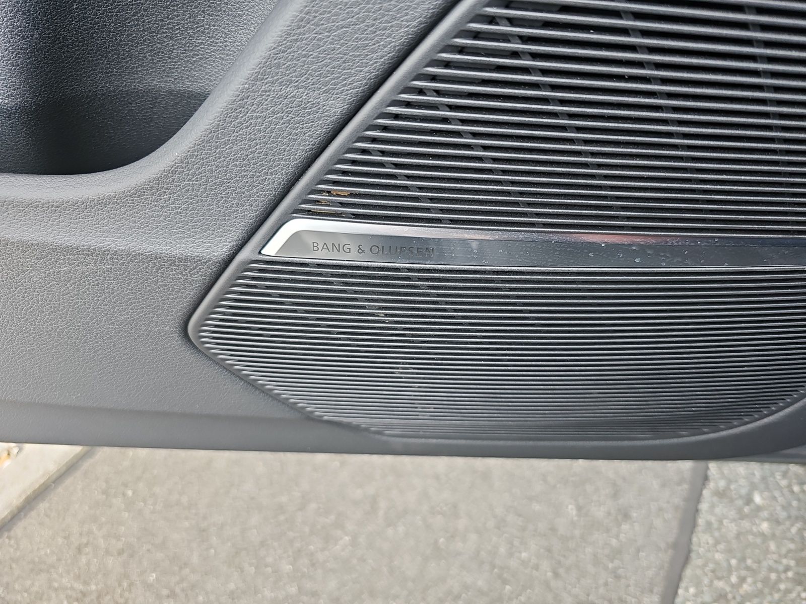 Fahrzeugabbildung Audi RS Q8 SPORT Vmax 280 23"+MATRIX +PANO+KERAMIK