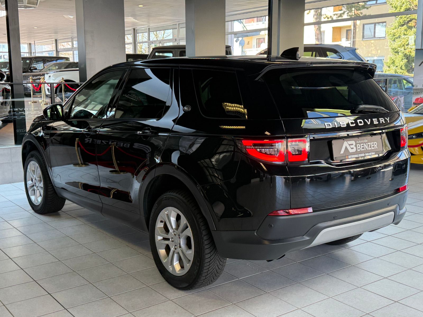 Fahrzeugabbildung Land Rover Discovery Sport S /PANORAMA/HUD/KAMERA/ACC