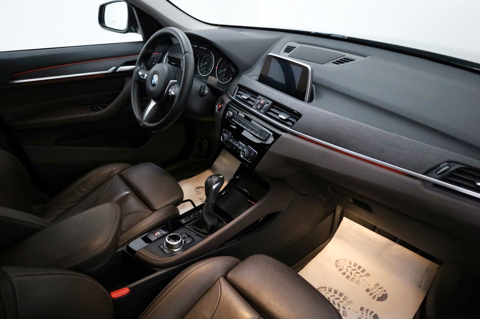 Fahrzeugabbildung BMW X1 xDrive 20 i xLine Leder,Navi,LED,Panorama,SH