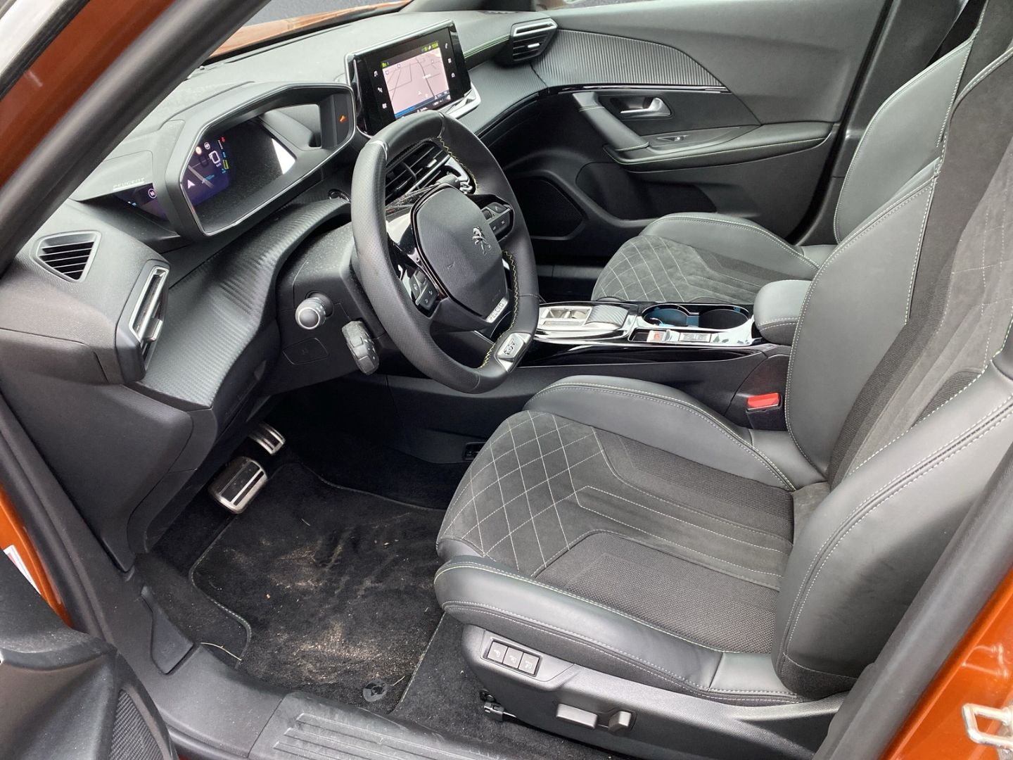 Fahrzeugabbildung Peugeot 2008 e- GT Elektromotor 136 *Sitzheizung*ACC*Kam