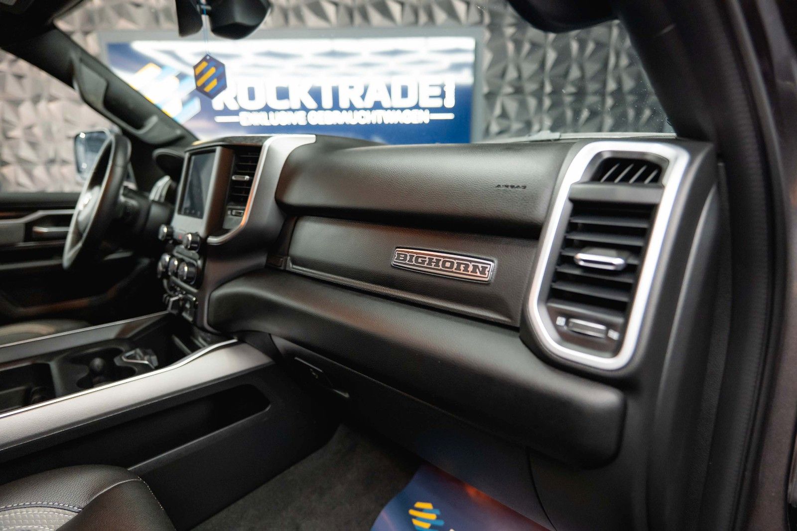 Fahrzeugabbildung Dodge RAM 5.7 V8 HEMI 4x4 OFFROAD LONGBED AXLE LOCK