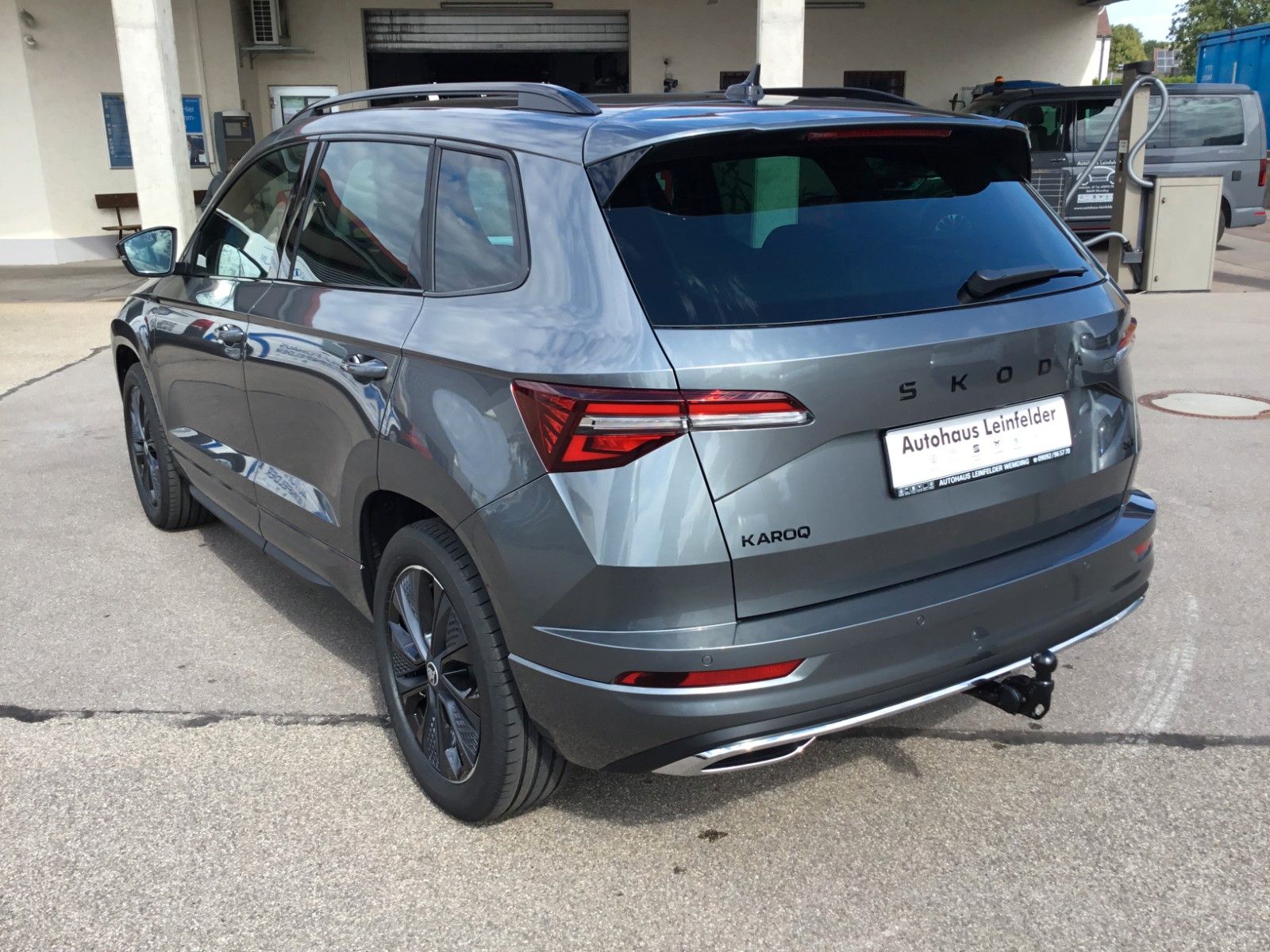 Fahrzeugabbildung SKODA Karoq 2.0l TSI DSG 4x4 Sportline+AHK+Matrix+Pano