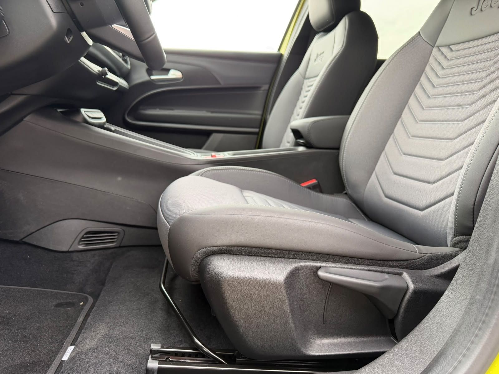Fahrzeugabbildung Jeep Altitude Electric MJ27 virtual cockpit ACC uvm.