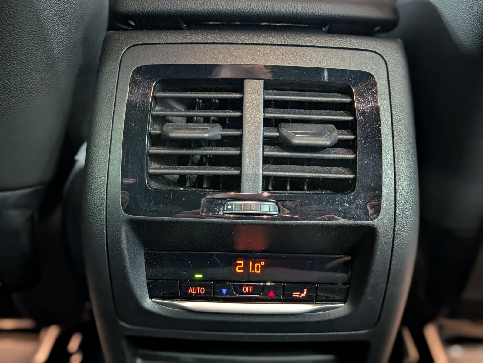 Fahrzeugabbildung BMW X3 xDrive 20d AHK LEDER StHz ACC LED KAM HIFI