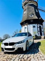 BMW F30 330d M-Paket Scheckheftgepflegt - BMW 330 aus 2013 mit Diesel-Antrieb: Limousine