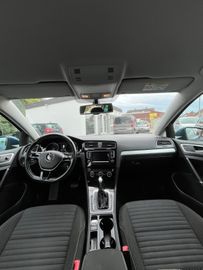 Volkswagen Golf - 10
