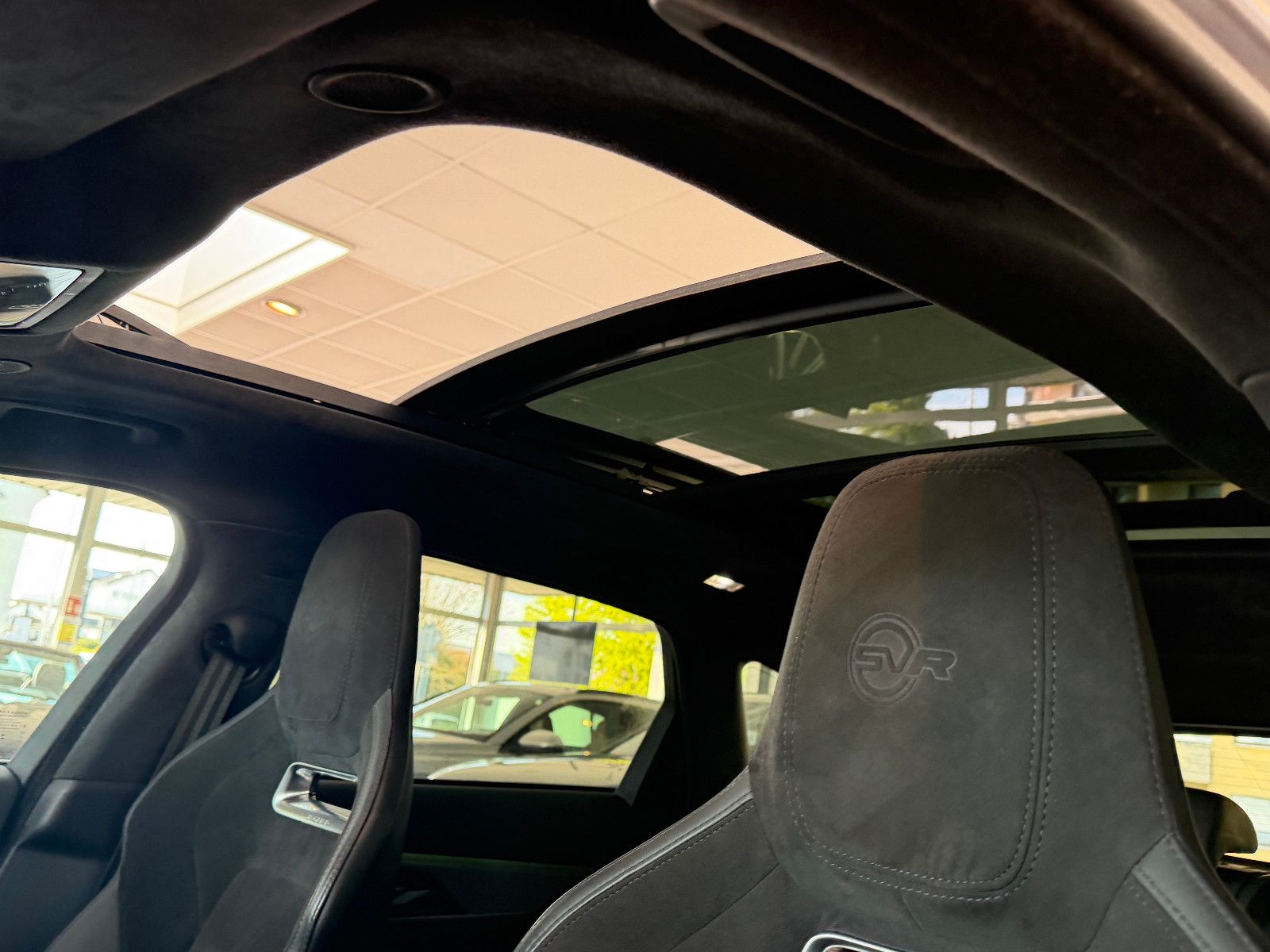 Fahrzeugabbildung Jaguar F-PACE SVR /PANO/MERIDIAN/360°KAM/HUD/AMBIENTE