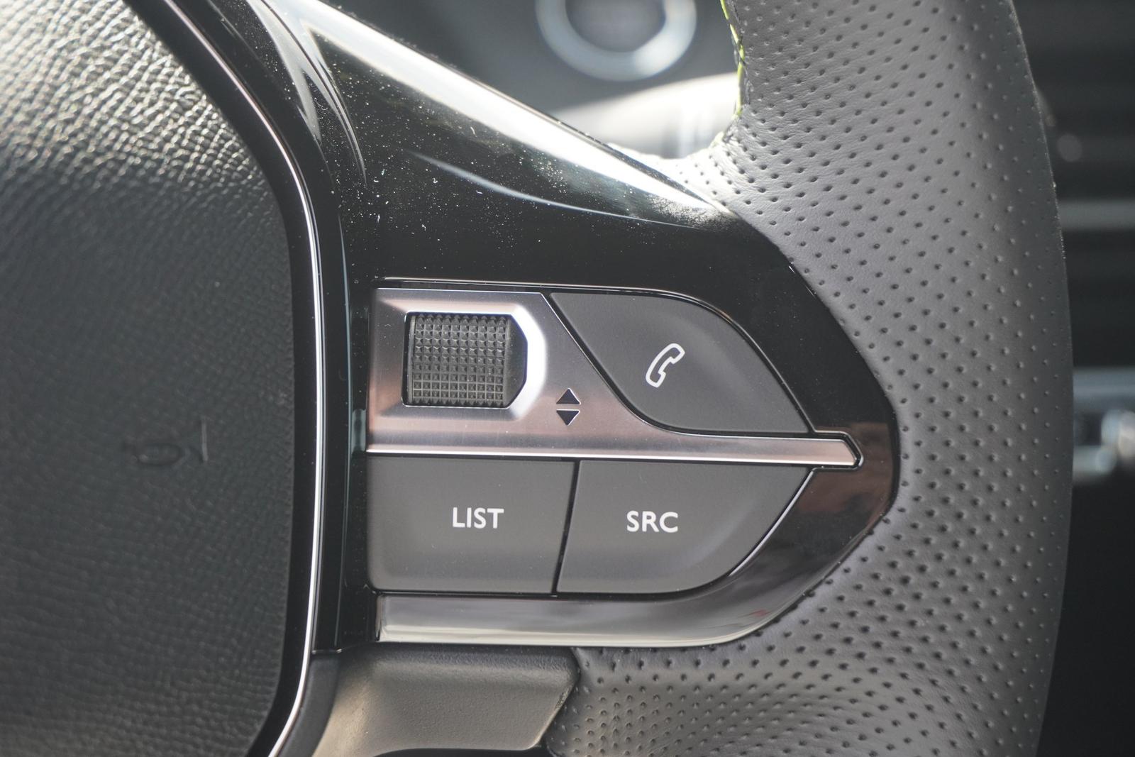 Peugeot 2008 GT 1.2 Hybrid 145 Aut. LED ACC Navi 360°