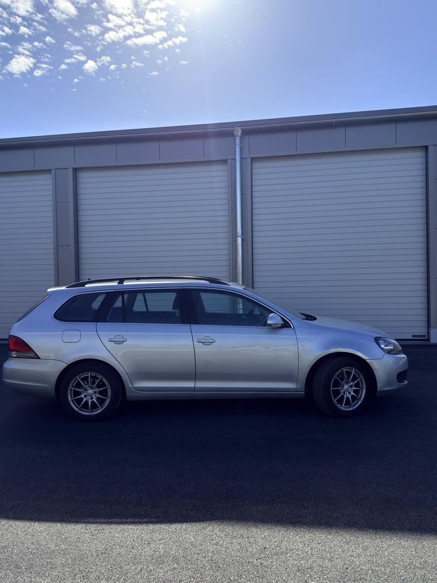 Volkswagen Golf 2010 — engine 1.390 cm³, 122 HP (90kW)