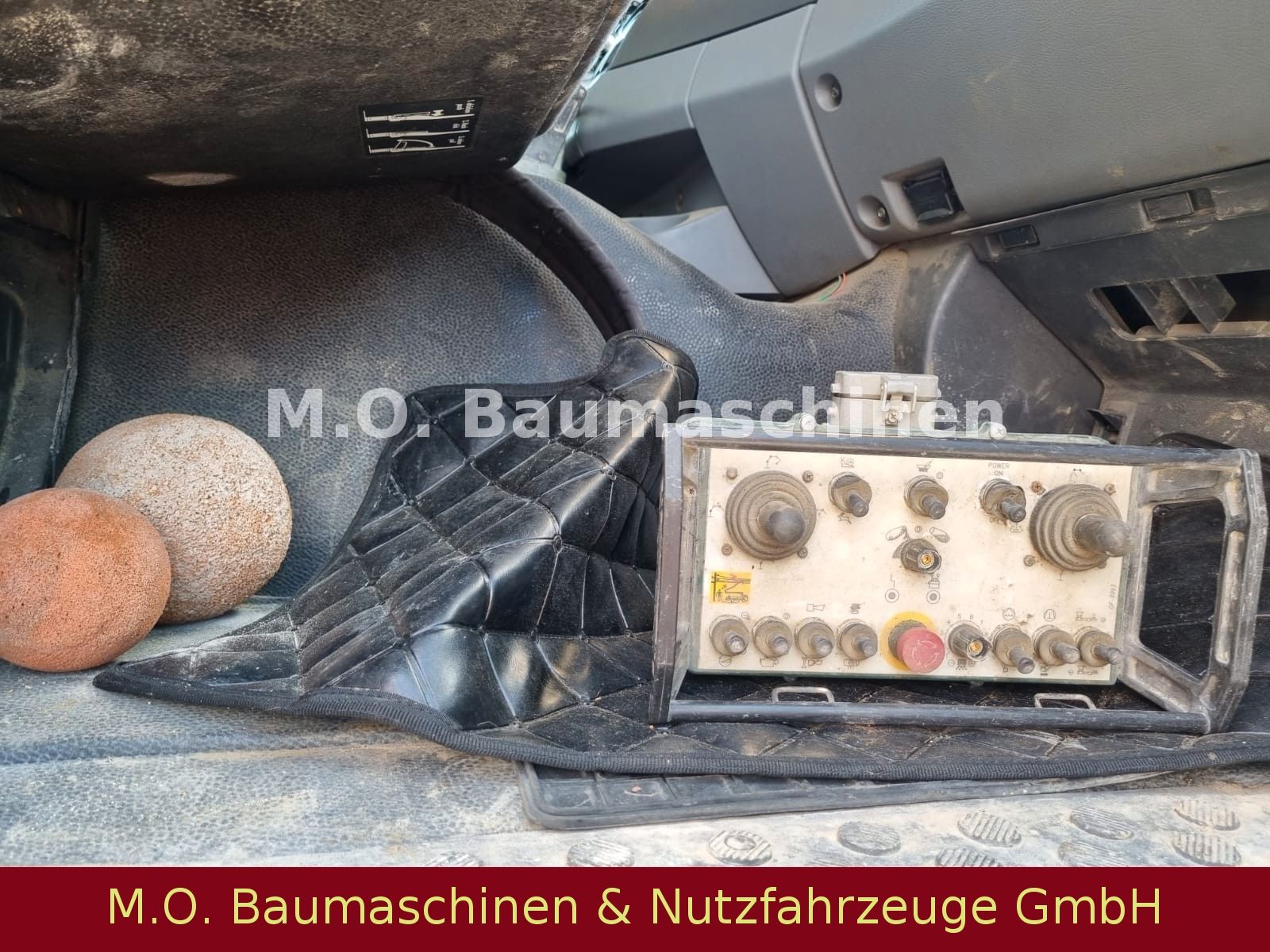 Fahrzeugabbildung Mercedes-Benz Actros 3241 Betonmischer+ Schwing Setter Pumpe