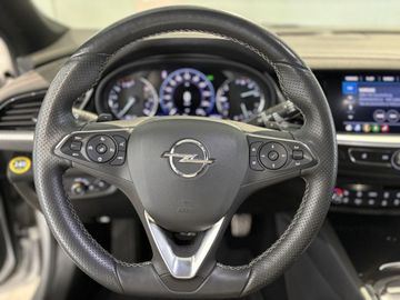 Fotografie des Opel Insignia Sports Tourer 2.0 Diesel 4x4 AT Ultimat
