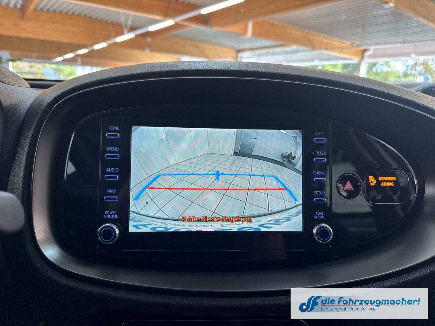 Fahrzeugabbildung Toyota Aygo X Play Apple CarPlay Android Auto Mehrzonen