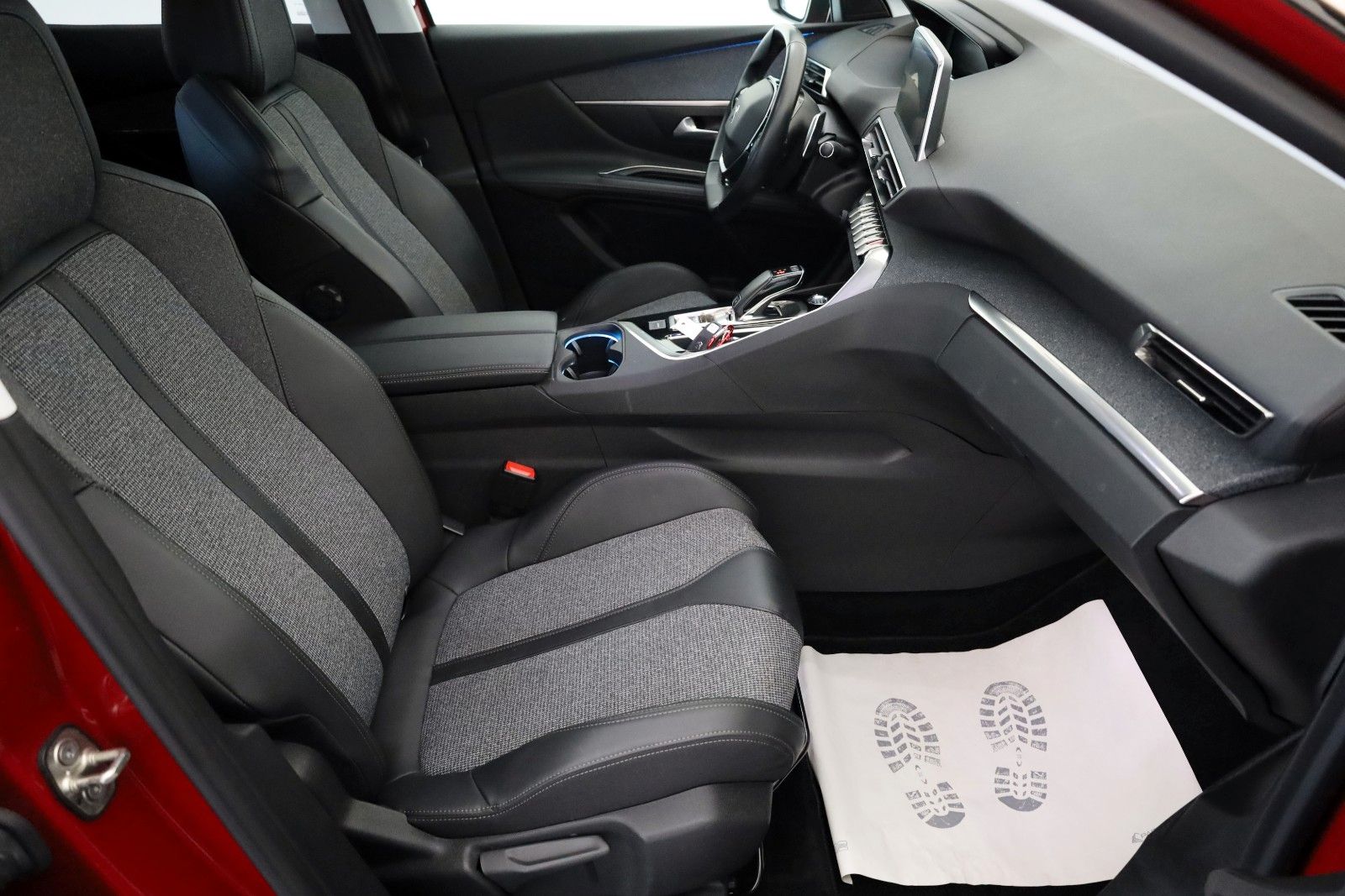 Fahrzeugabbildung Peugeot 3008 Allure T.Leder,Navi,SH,PDC,360°,Apple CarPl