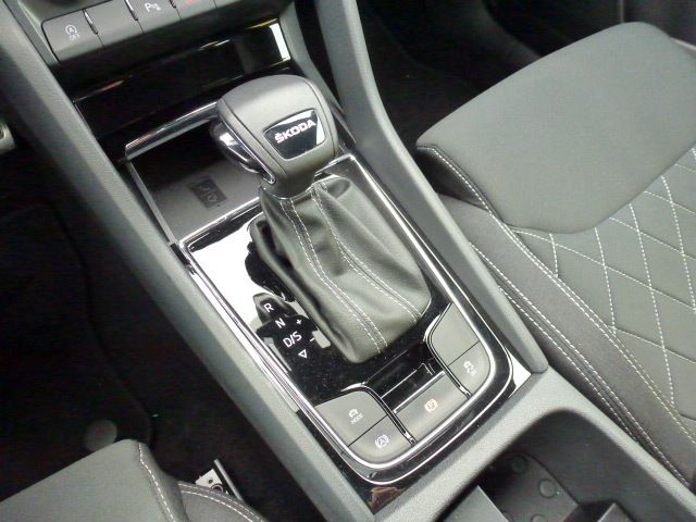 Fahrzeugabbildung SKODA Karoq Sportline 1.5 TSI ACT + wenig Kilometer