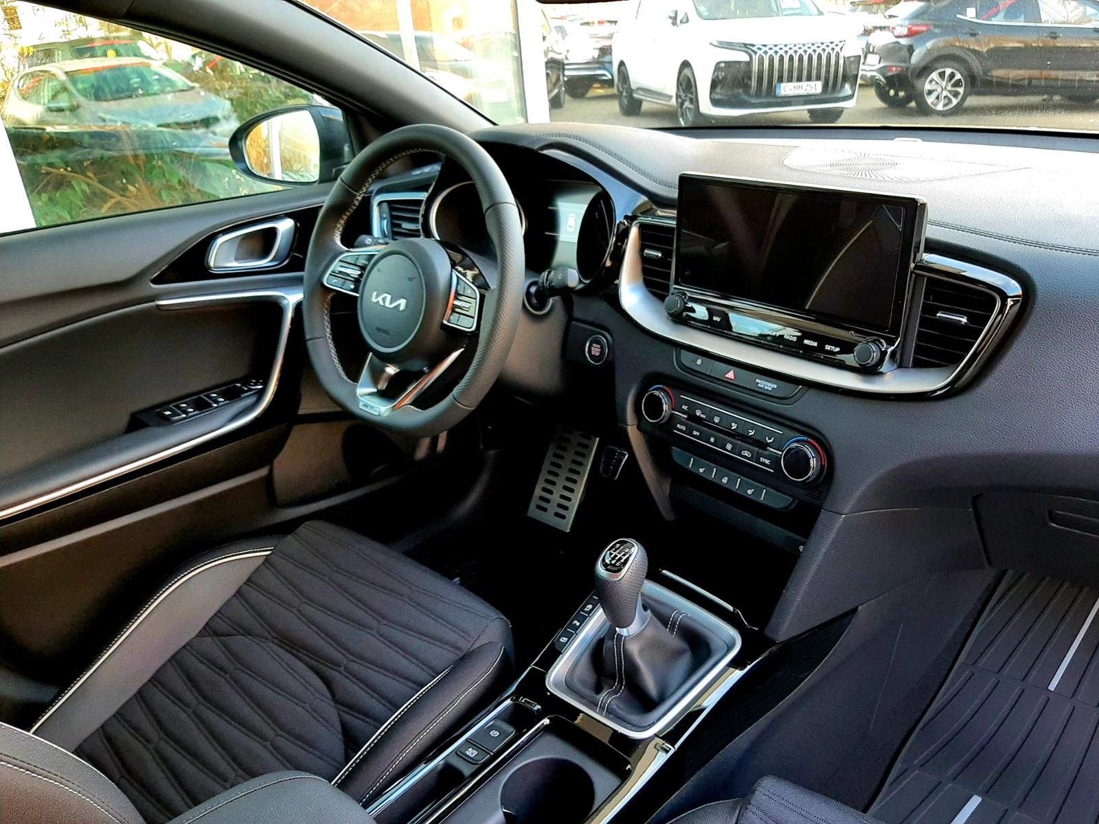 Kia Proceed 1.5T MT GTL LED DAB NAVI MJ25