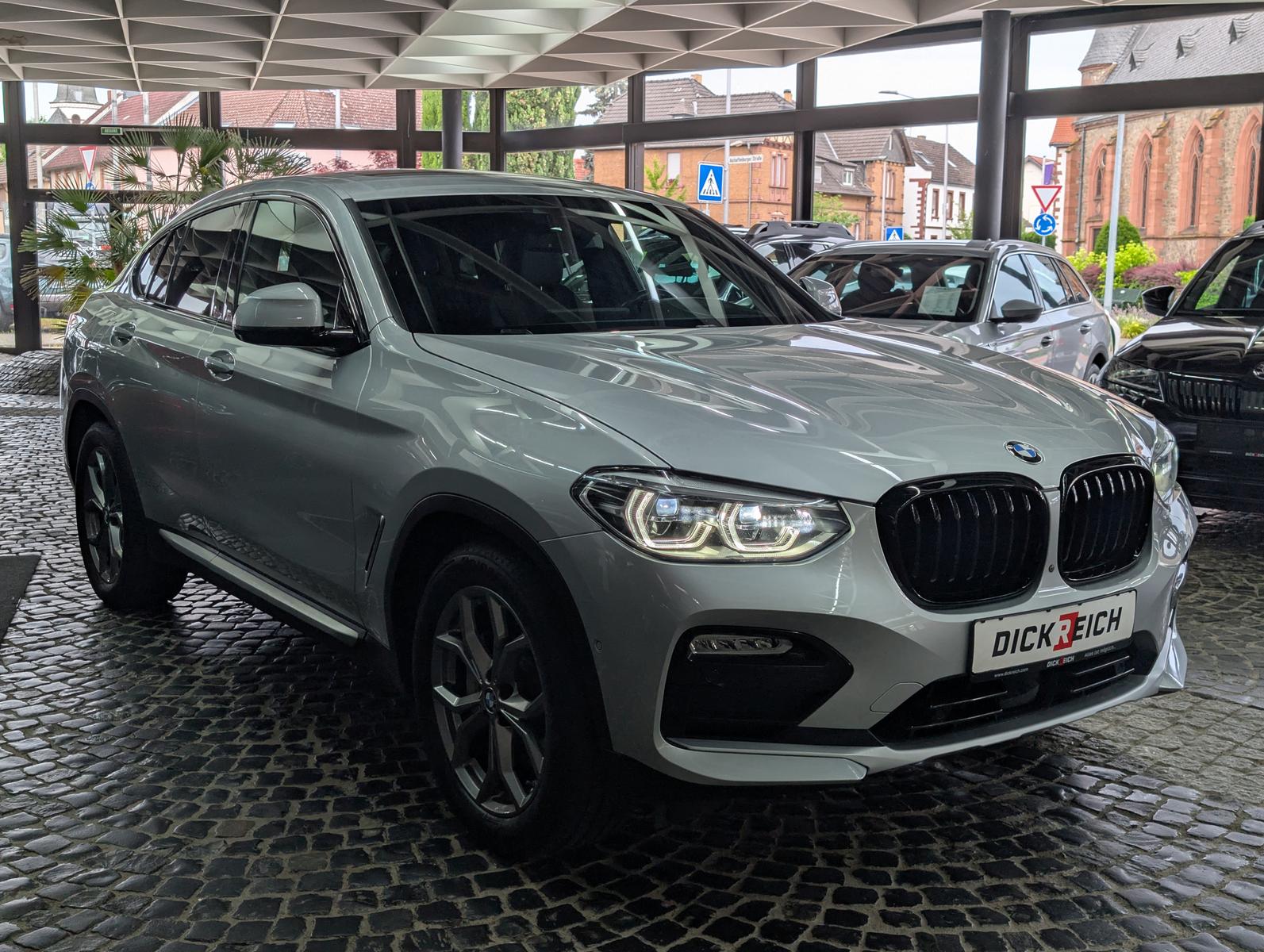 BMW X4 xDrive 30 i xLine MSport Shadow PANO H&K VOLL