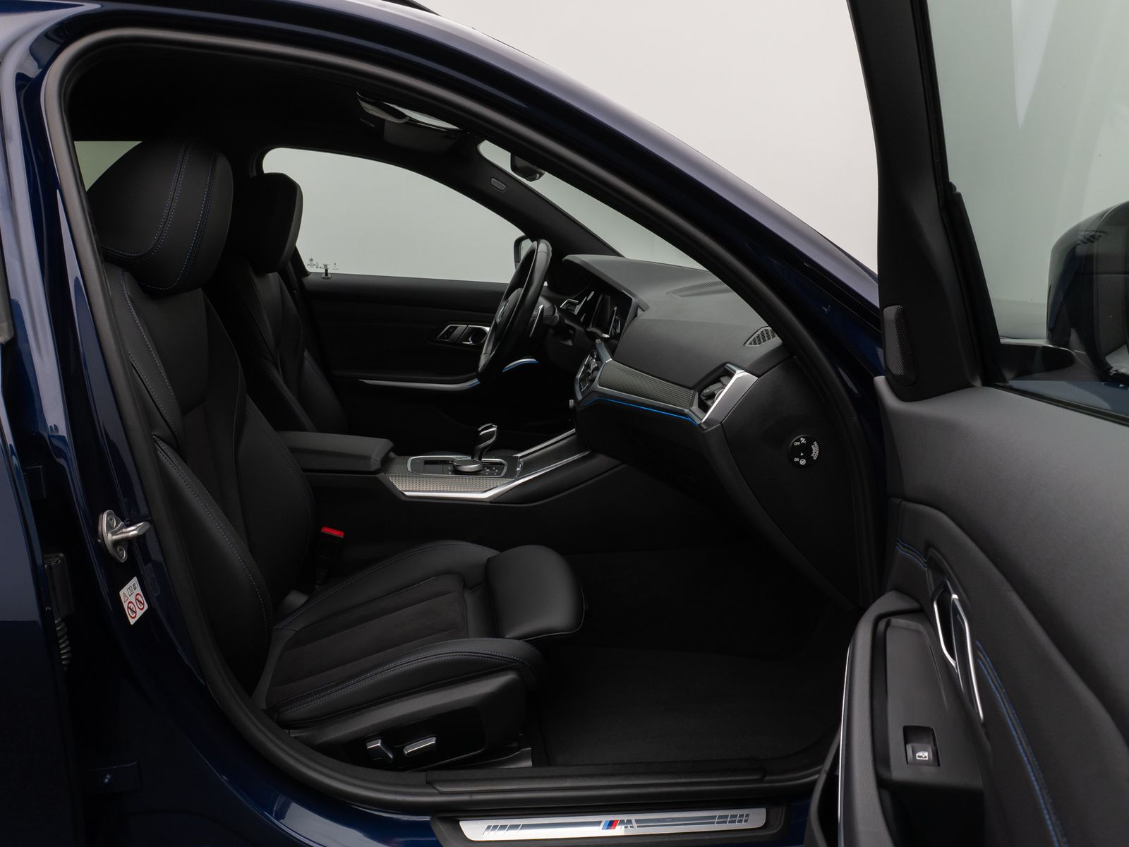 Fahrzeugabbildung BMW 330e  M Sport Laser Kamera HUD DAB HiFi Komfort