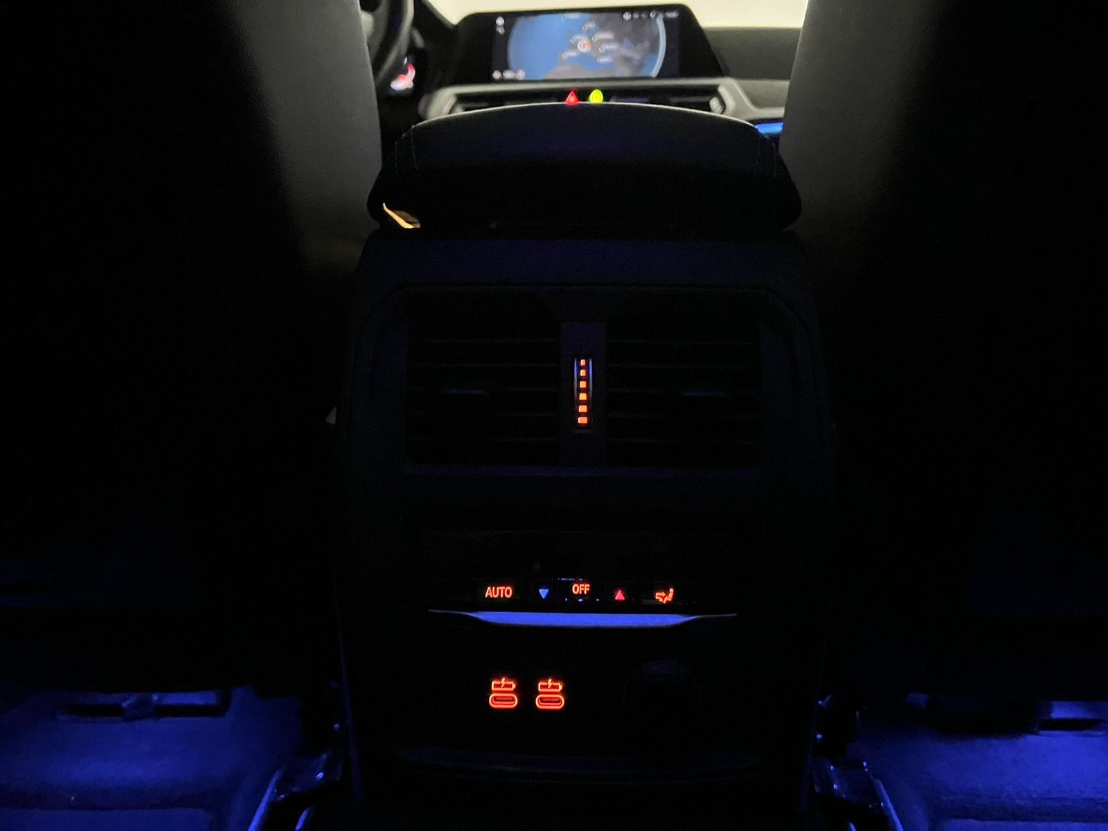 Fahrzeugabbildung BMW 330 i M Sport/LASER/eGSD/HuD/VRTL COCKPIT/DE FZG