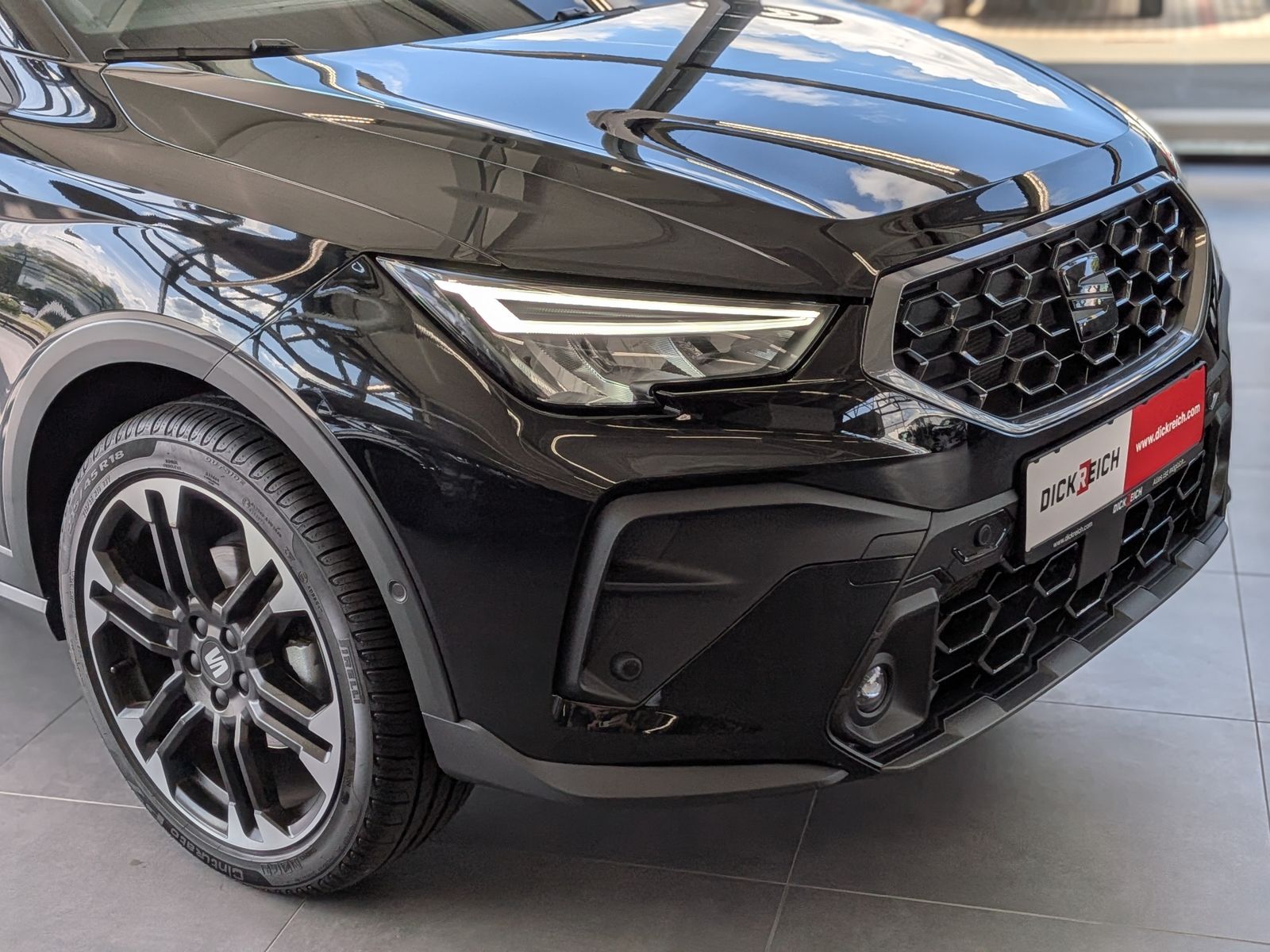 Fahrzeugabbildung SEAT Arona 1.5 TSI FR Black Editio ACC KAMERA LED 18"
