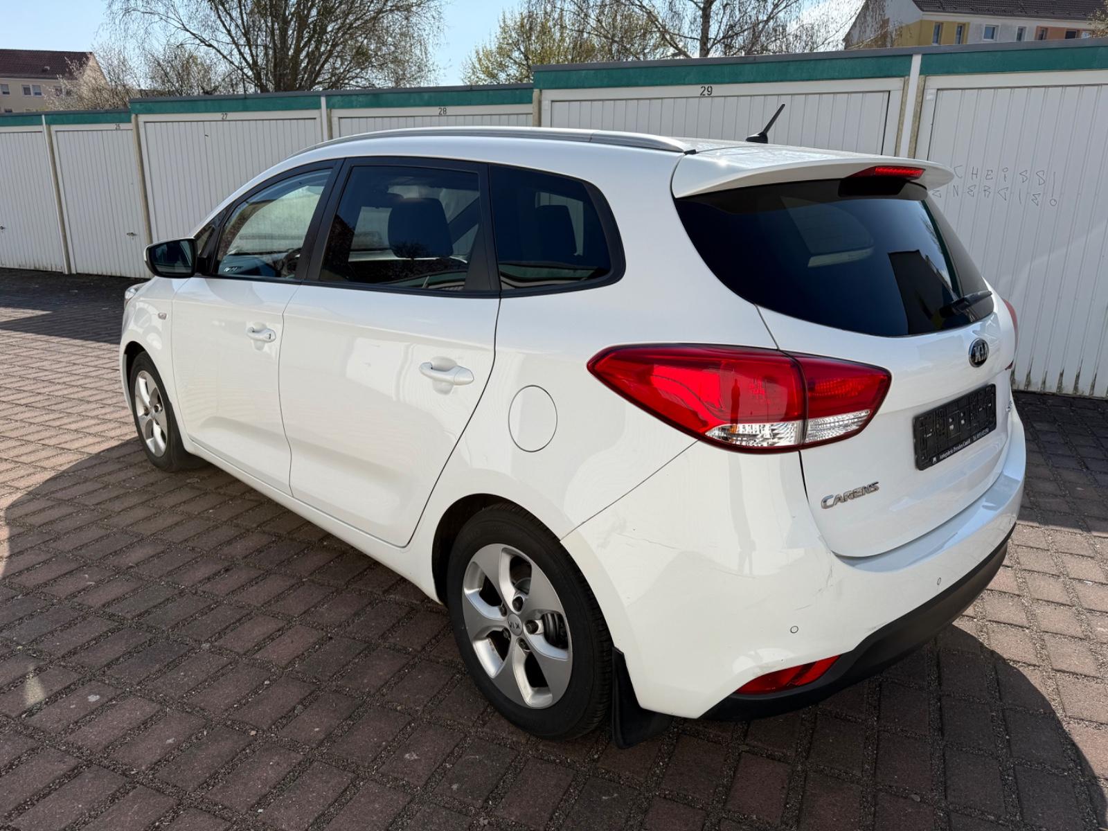 Kia Carens 2014 — interior