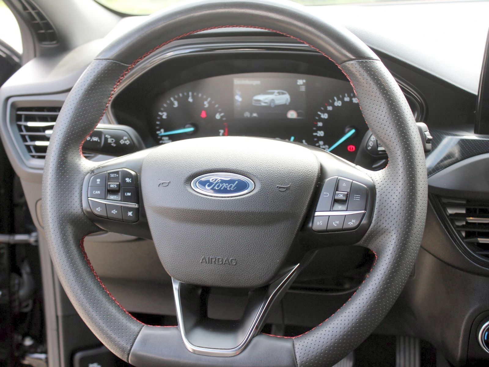 Fahrzeugabbildung Ford Focus ST-Line 1,0 EcoBoost Mild Hybrid