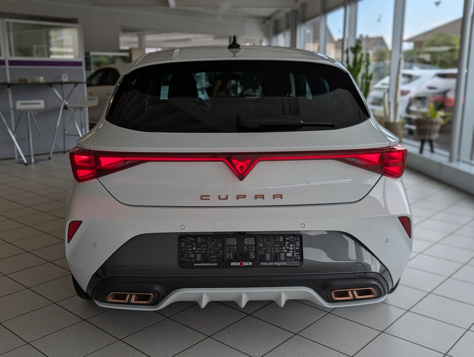 Fahrzeugabbildung CUPRA Leon 1.5 eHybrid Matrix Edge-Intelligent SoH100%