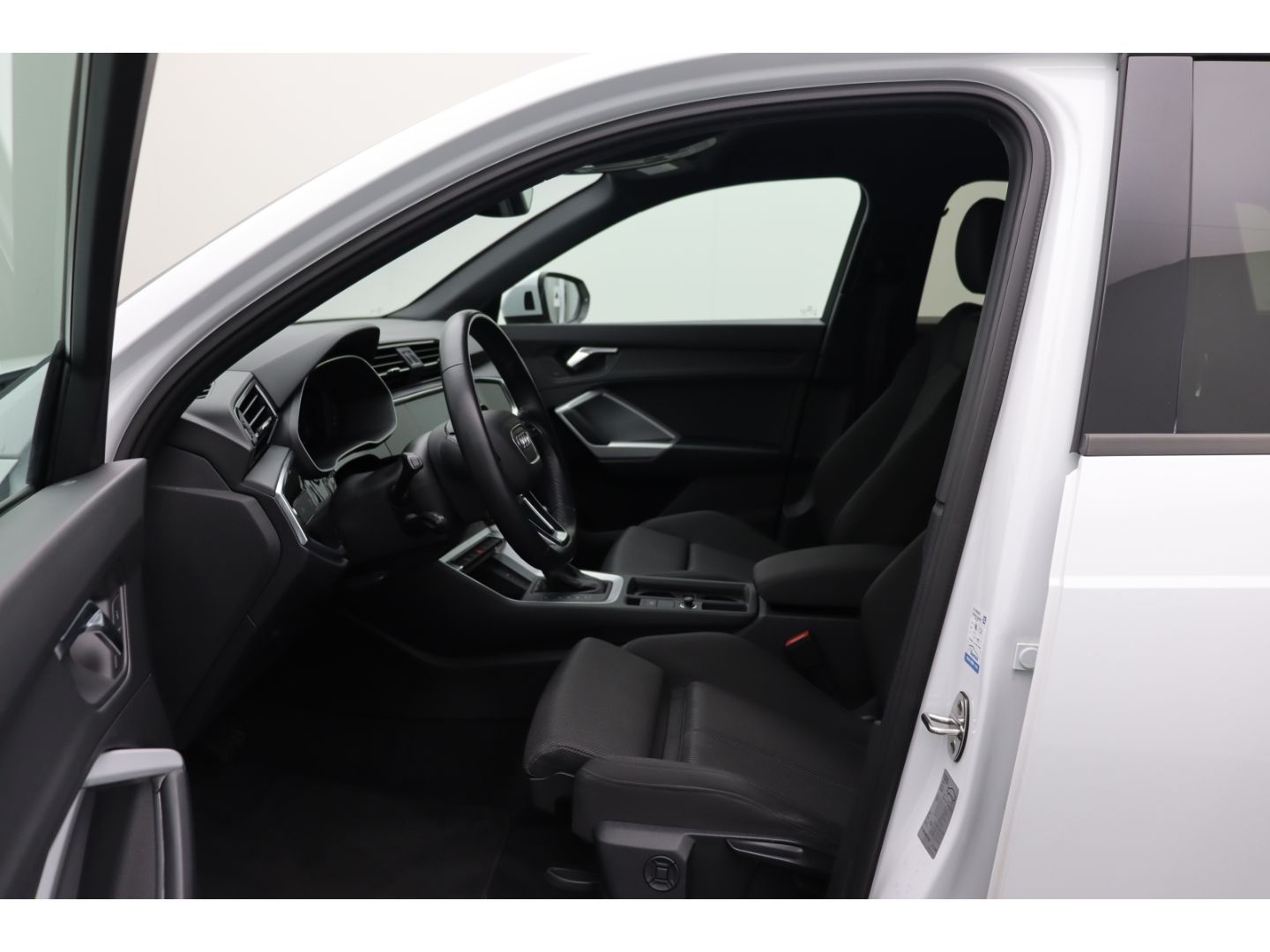 Fahrzeugabbildung Audi Q3 35 TFSI S line Digi Cockpit AHK 3-Zonen-Klima