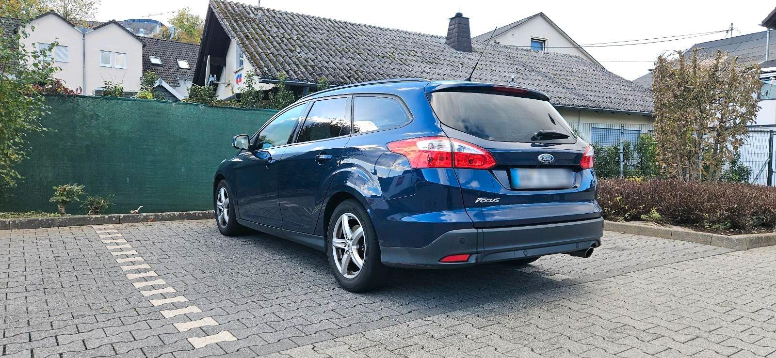Ford Focus 2012 — rear view