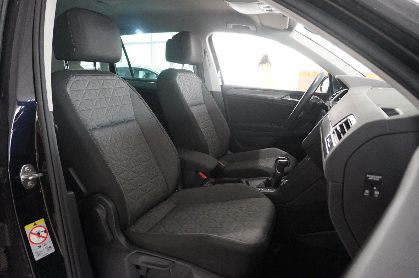 Fahrzeugabbildung Volkswagen Tiguan 1.5 TSI LIFE DSG NAVI/LED/ACC/SHZ/PDC/DAB
