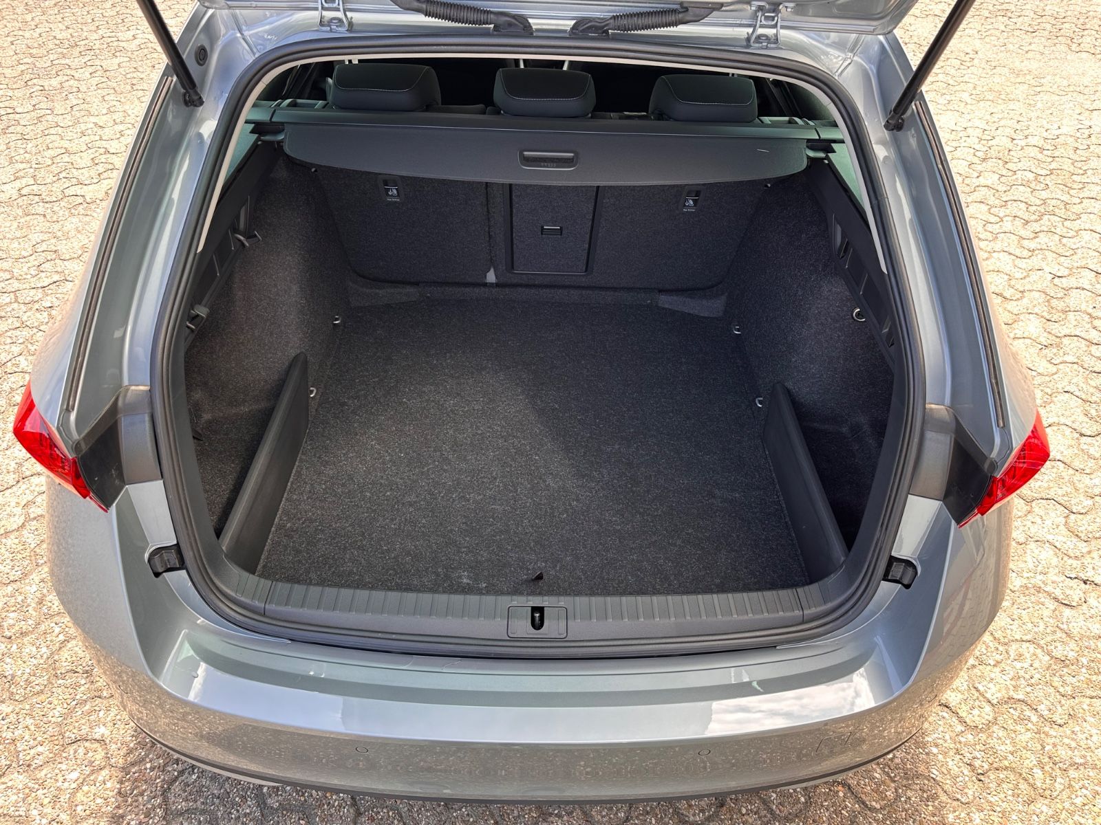 Fahrzeugabbildung SKODA Octavia Combi 1.5 TSI Selection DSG LED/ACC/APP