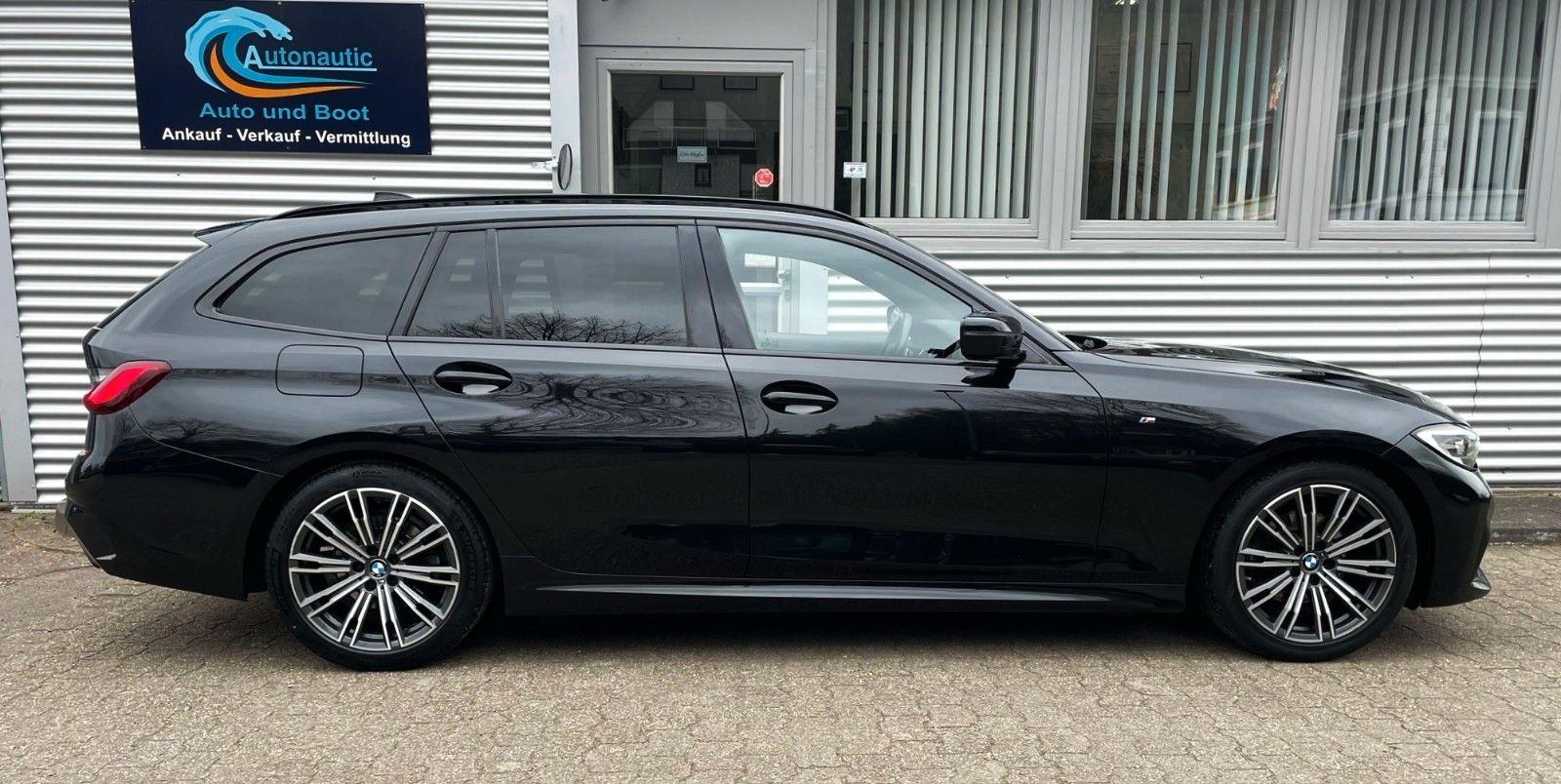 Fahrzeugabbildung BMW 320d M SPORT SAG tLEDER NAVI HiFi LIVE COCPIT+