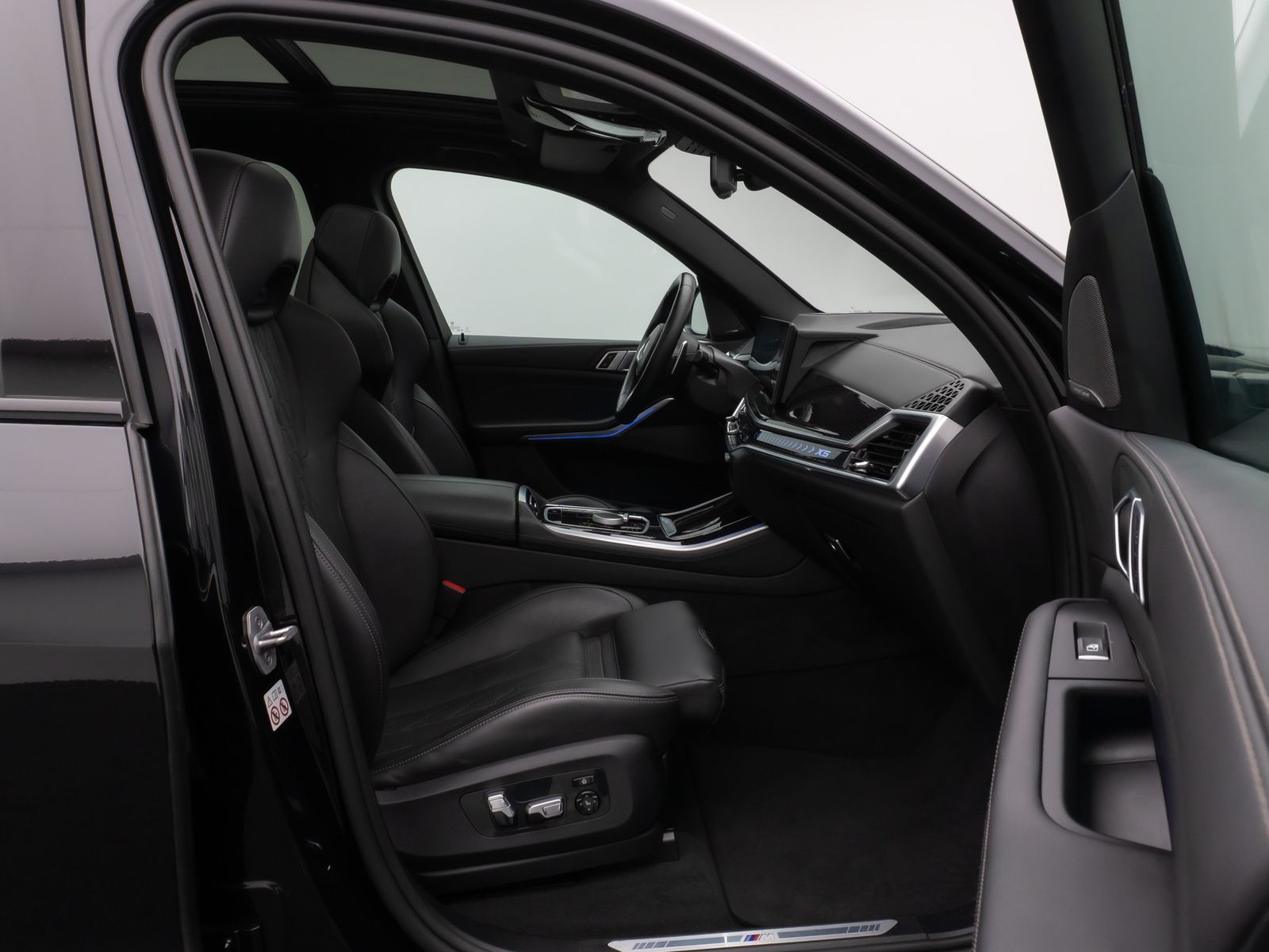 Fahrzeugabbildung BMW X5 xD30d M Sport Pro Panoram 360°HUD DAB H/K AHK