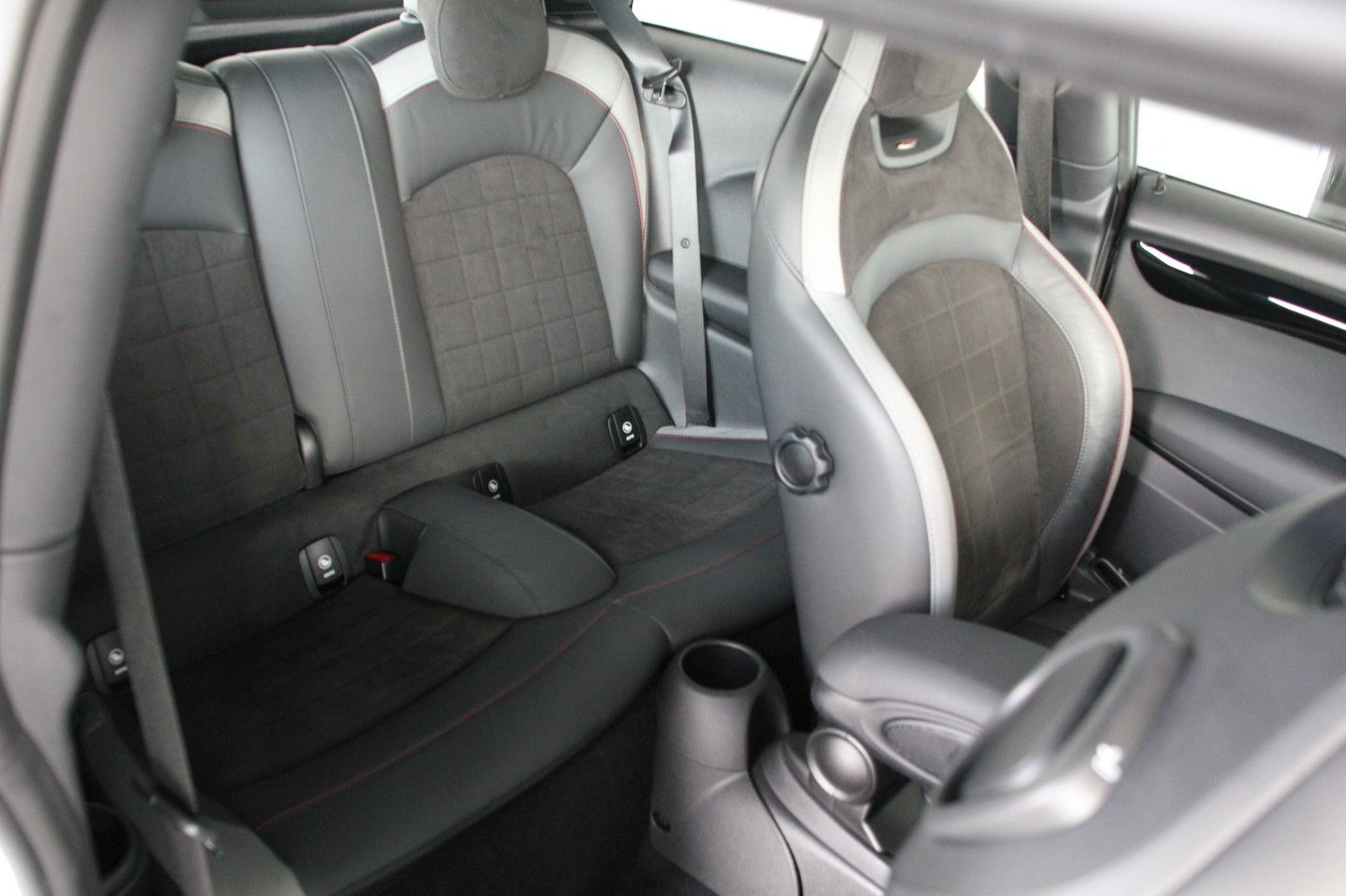 Fahrzeugabbildung MINI John Cooper Works