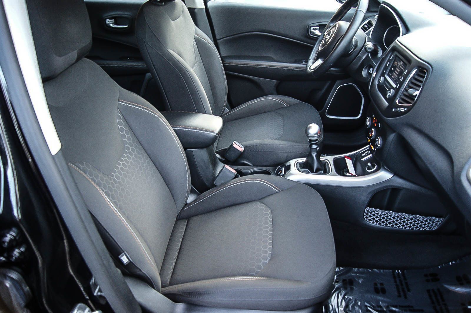 Fahrzeugabbildung Jeep Compass 1.4 Longitude KEYLESS WINTERPAKET