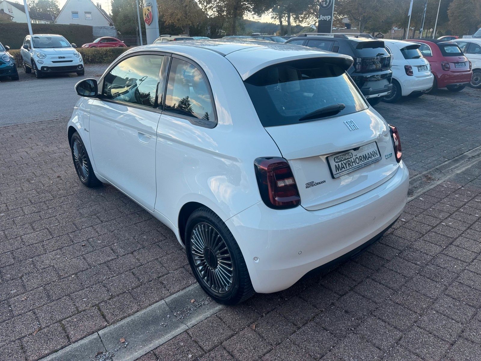 Fahrzeugabbildung Fiat 500e 3+1 Icon Navi Sitzheizung Kamera Tempomat