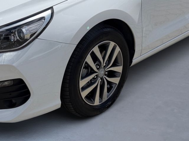 Fahrzeugabbildung Hyundai i30 Trend 1.4 +KLIMA+PDC+SHZ+BT+TEMPOMAT+RADIO+U