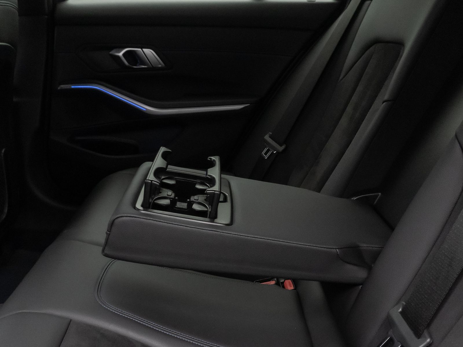 Fahrzeugabbildung BMW 320d M Sport Laser Kamera DAB Komfort 19Zoll