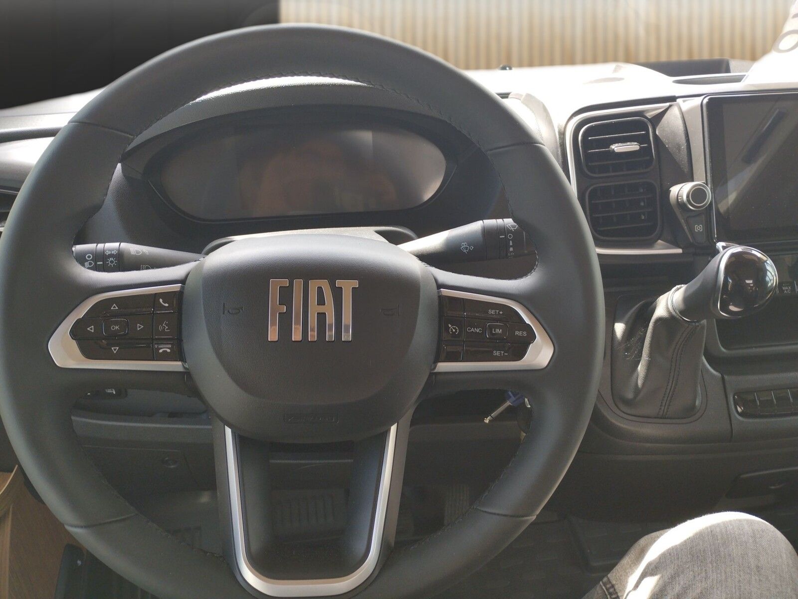 Fahrzeugabbildung Carthago c-compactline I 138 DB Fiat, Navi, Chassis-Plus