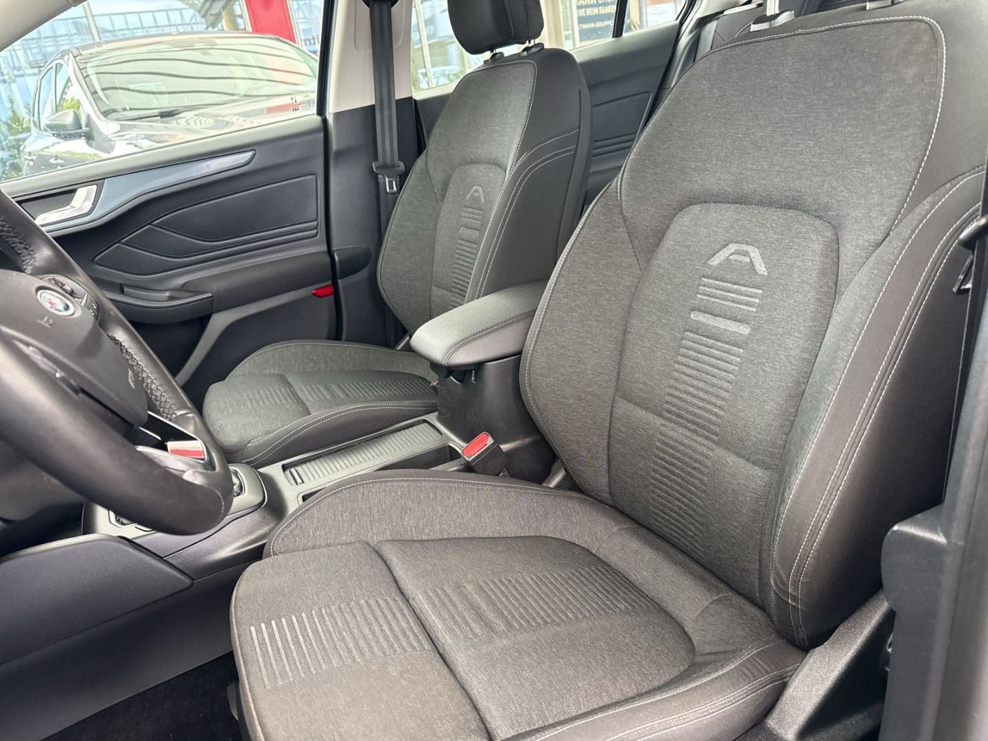 Fahrzeugabbildung Ford Focus Turnier Active Kamera LED NAVI DAB Winterp