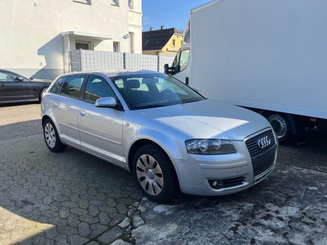 Audi A3 1.6 Attraction Sportback*AUTOMATIK*TÜV*KLIMA*