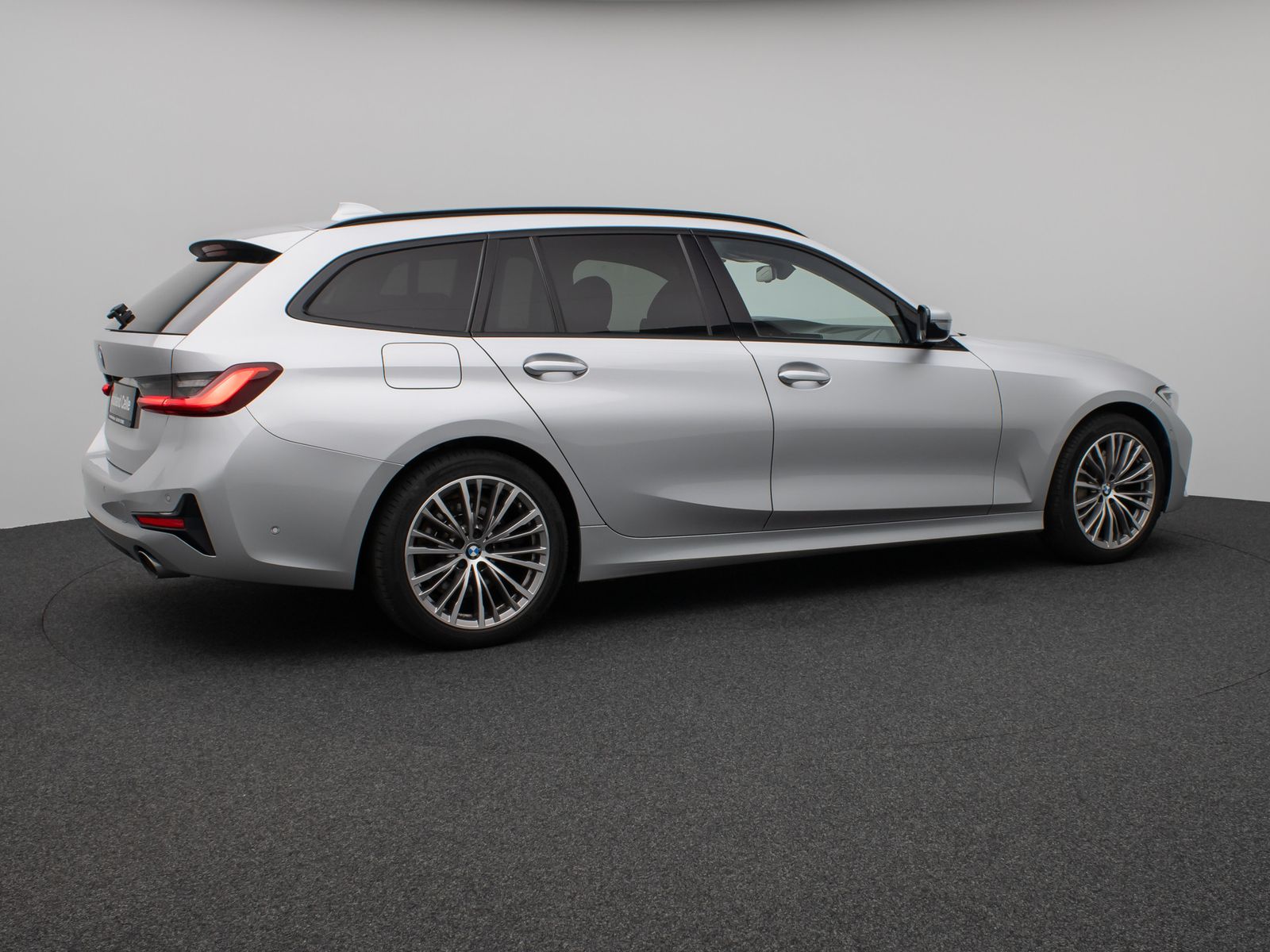Fahrzeugabbildung BMW 330d xD Sport Line Kamera Panorama HUD DAB H/K